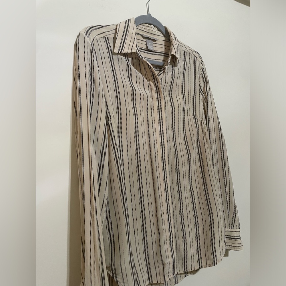 H&M Black and Cream Casual Button Down Shirt - Picture 3 of 5